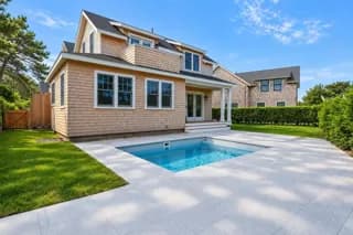 rental property in 13 Fawn Lane