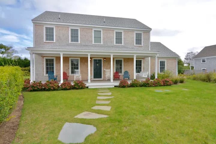 rental property in 8 Pinkham Circle