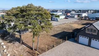 rental property in 12A Greglen Avenue