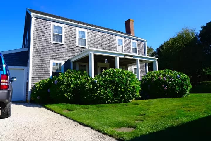 rental property in 11 Everett Lane