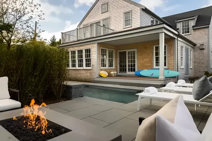 rental property in 6 New Lane