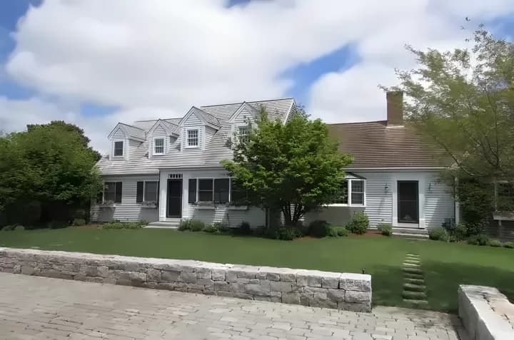 rental property in 15 Skyline Drive