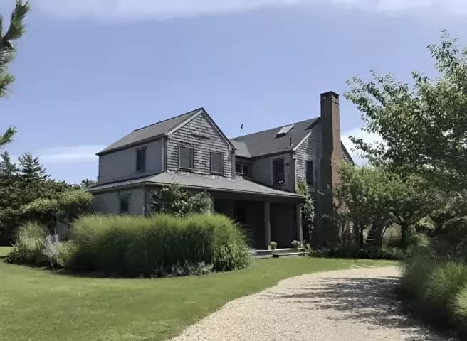 rental property in 2 Monohansett Road, House and Garage Apartment