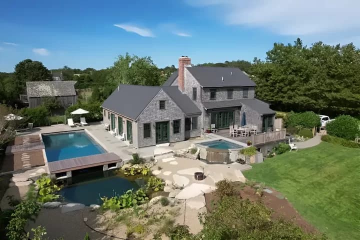 rental property in 76 Hummock Pond Road