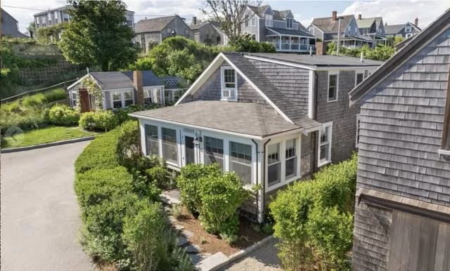 rental property in 15 Beach Street