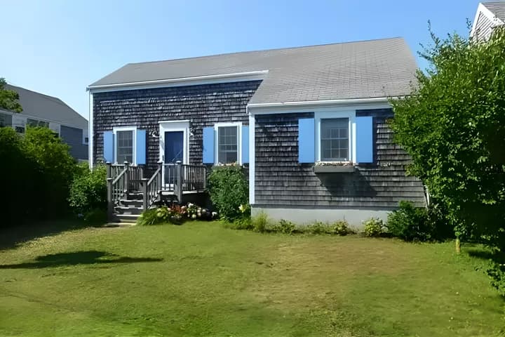 rental property in 21 East Lincoln Avenue