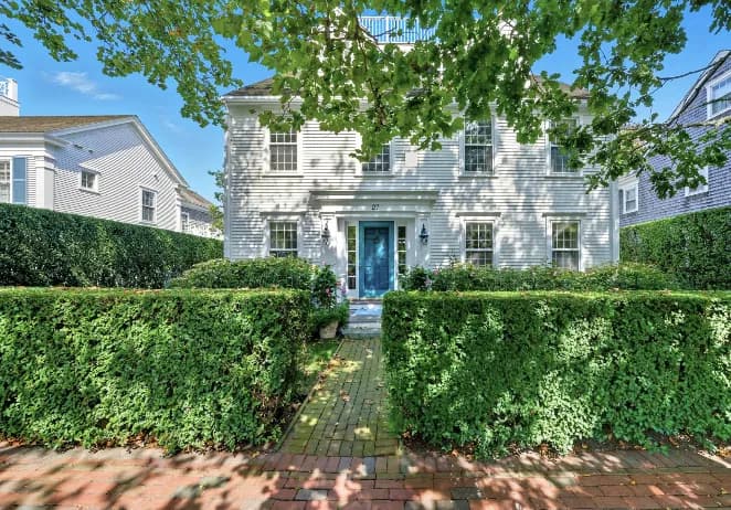 rental property in 27 Woodbury Lane