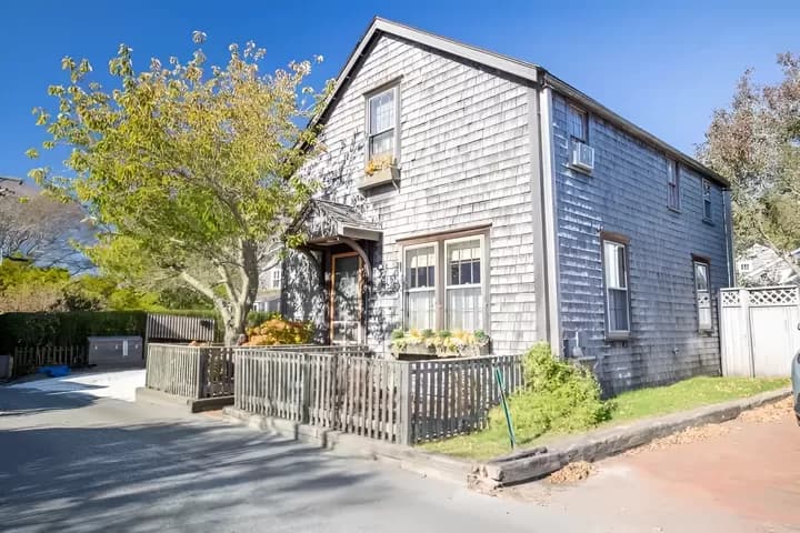 rental property in 5 Jefferson Lane