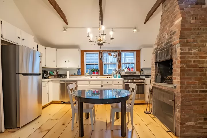 rental property in 82 Union Street