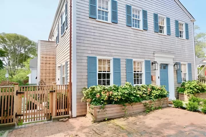 rental property in 25A Pine Street