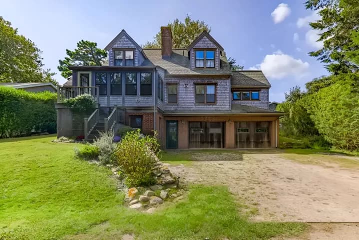 rental property in 18 Coffin Street