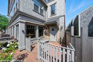 rental property in 20 Straight Wharf